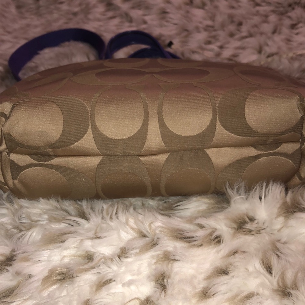 Coach Authentic Daisy Signature Fold Over - Picture 4 of 8